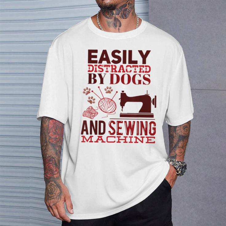 犬やミシンに気を取られやすい おもしろ裁縫 Tシャツ 彼への贈り物