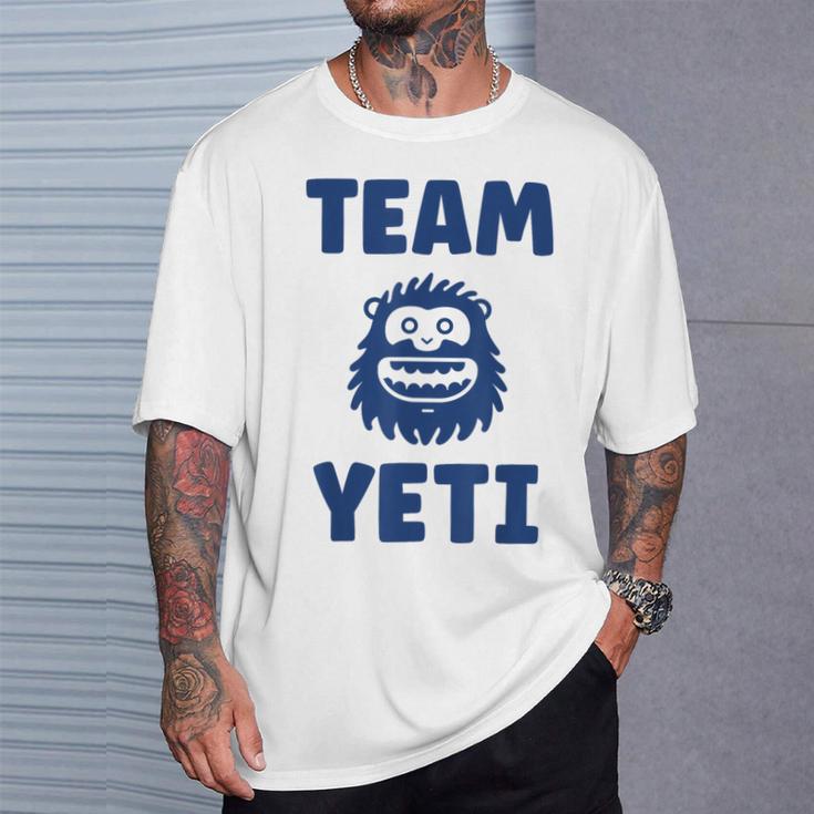 野獣のイエティ 忌まわしい雪だるまのユーモア 私はイエティが大好き Team Yeti Tシャツ 彼への贈り物