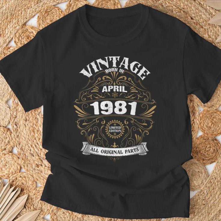 1981年4月生まれ オリジナルパーツ ヴィンテージ 4月 誕生日 Tシャツ 高齢者への贈り物
