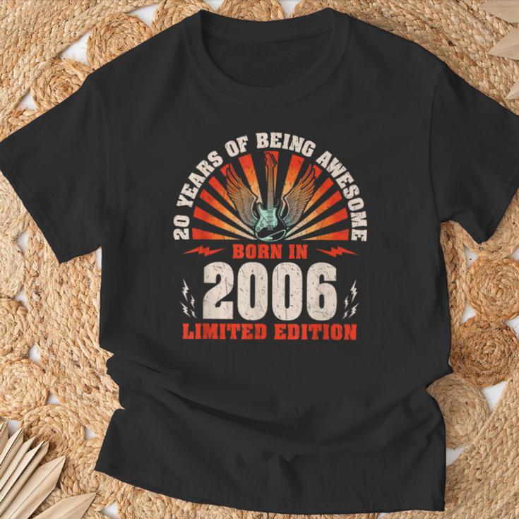 20歳の誕生日 20歳のギタリスト ギター愛好家 2006年生まれ Tシャツ 高齢者への贈り物