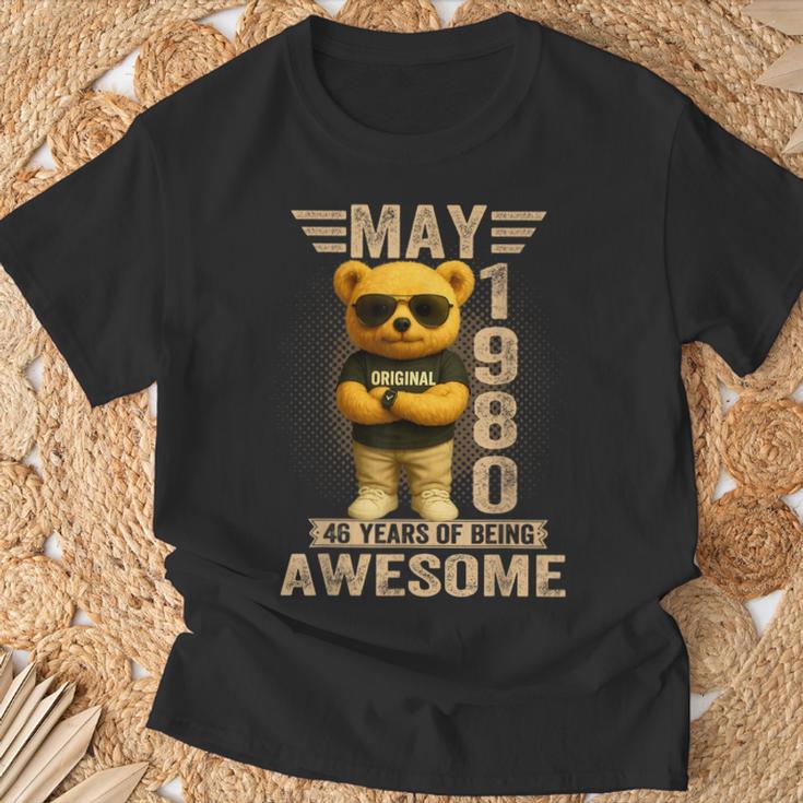 46歳 1980年5月 テディベア 46歳 誕生日 男性 女性 Tシャツ 高齢者への贈り物