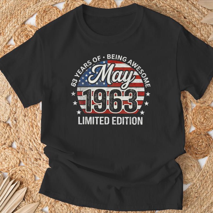 5月63歳の誕生日 男性 女性 1963年 素晴らしいアメリカ国旗 Tシャツ 高齢者への贈り物
