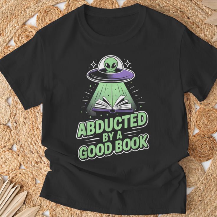 Abducted By A Good Book UFO Alien Reading Books T-Shirt Gifts for Old Men