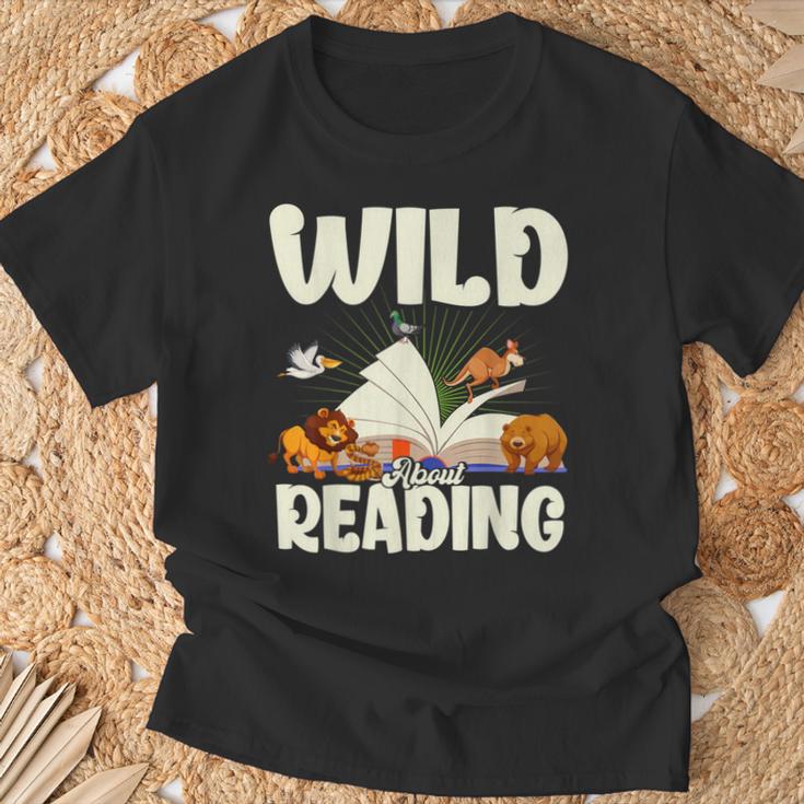 Avid Readers Bookworms Book Lovers Wild About Reading Lovers T-Shirt Gifts for Old Men