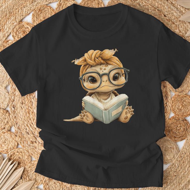 Baby Turtle Open Book Reading Animal Lover Graphic Portrait T-Shirt Gifts for Old Men