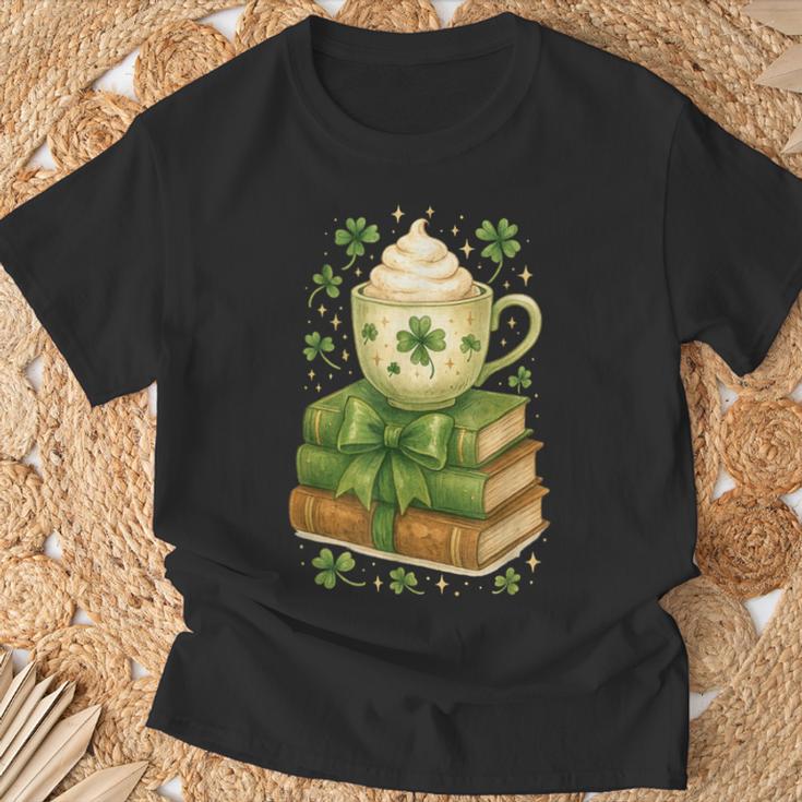 Book Lover St Patricks Day Teacher Cosy Librarycore T-Shirt Gifts for Old Men