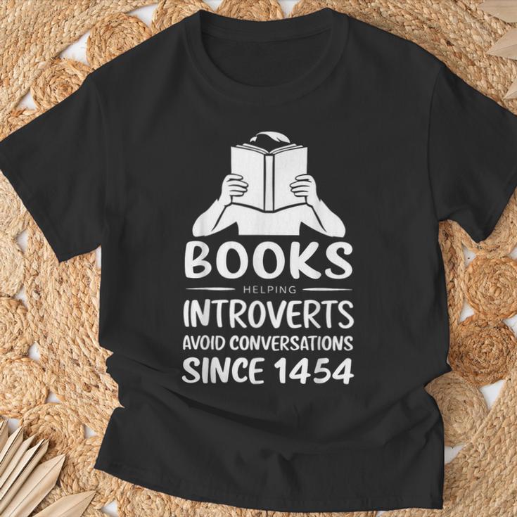 Books Helping Introverts Avoid Conversations Since 1454 T-Shirt Gifts for Old Men