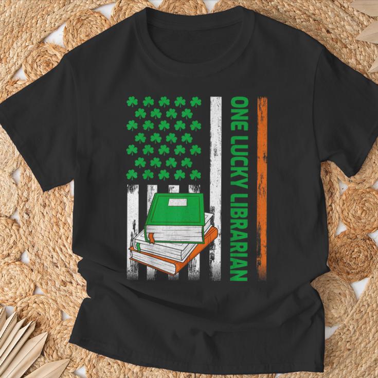 Books US American Flag One Lucky Librarian St Patrick's Day For Women Kids Men T-Shirt Gifts for Old Men