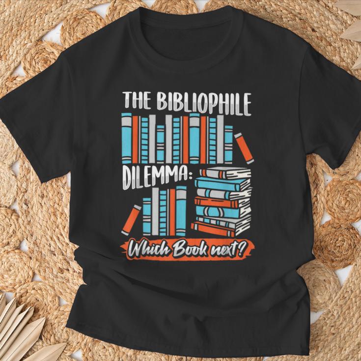 Bookworm For a Bibliophile Book Nerd T-Shirt Gifts for Old Men