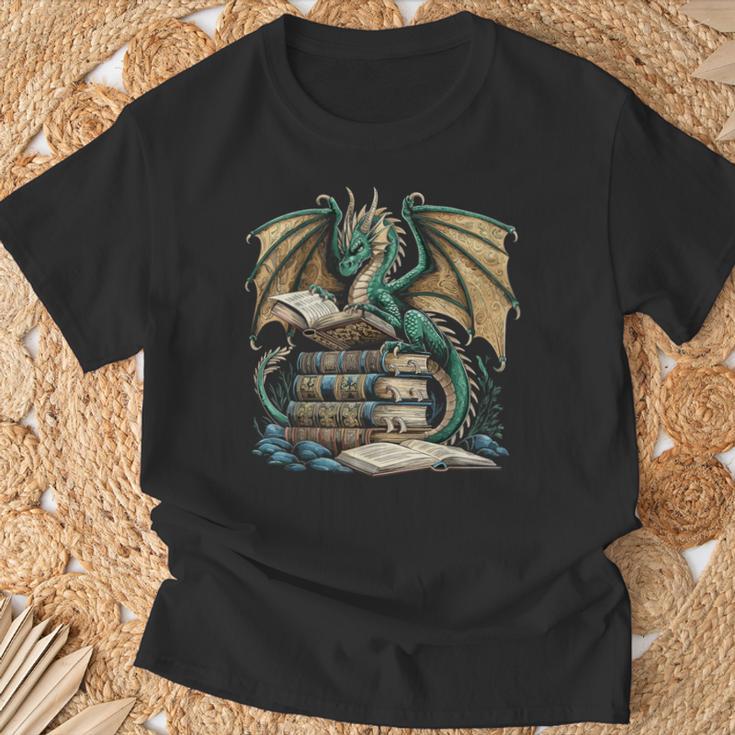 Bookworm Dragons Reading Book Dragons And Books T-Shirt Gifts for Old Men