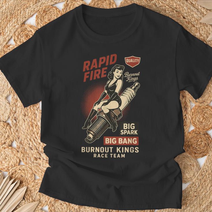 Burnout Kings レトロレーシングスパークプラグガールピンナップ ヴィンテージデザイン Tシャツ 高齢者への贈り物