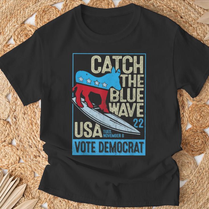 Catch The Blue Waveurfing Democrat Donkey Midterm Election Tシャツ 高齢者への贈り物