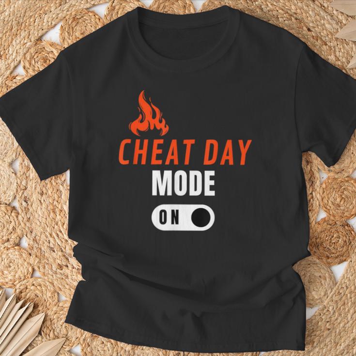 Cheat Day 高カロリー おもしろダイエット Tシャツ 高齢者への贈り物