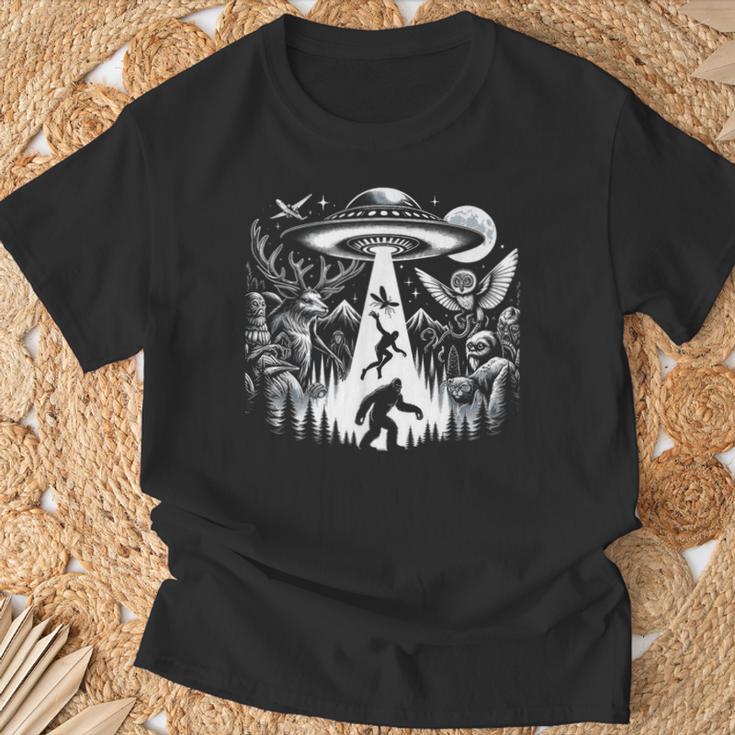 Cryptid Monsters ビッグフット Mothman Dogman Moon Cryptozoology Tシャツ 高齢者への贈り物
