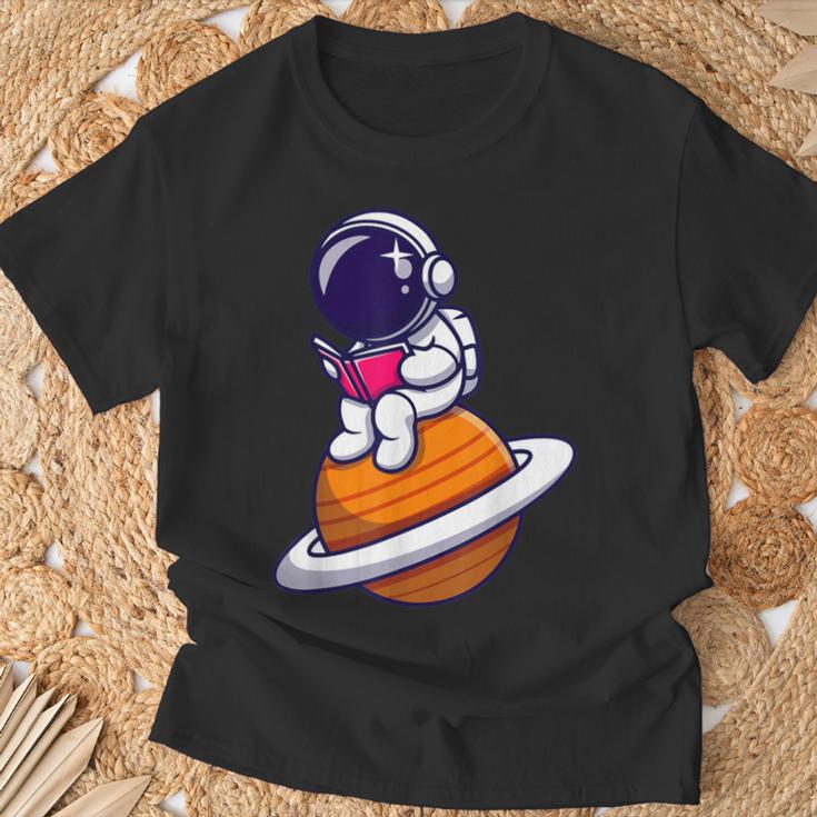 Cute Astronaut Read A Book T-Shirt Gifts for Old Men Cute Astronaut Read A Book T-Shirt Gifts for Old Men