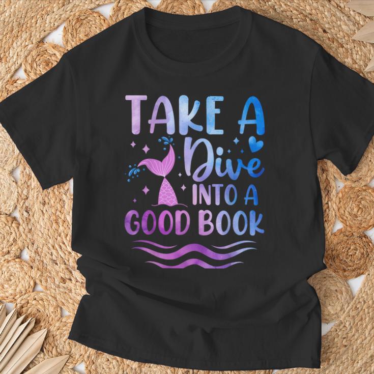 Cute Mermaid Librarian Teacher Dive Into A Good Book Reading T-Shirt Gifts for Old Men