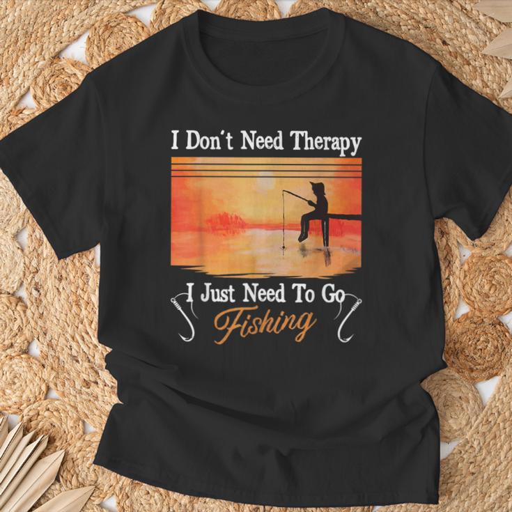 I Don't Need Therapy I Just Need Fishing Tシャツ 高齢者への贈り物