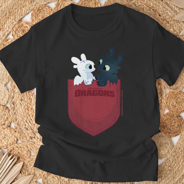 Dreamworks Dragons Light Fury & Night Fury Faux Pocket Tシャツ 高齢者への贈り物