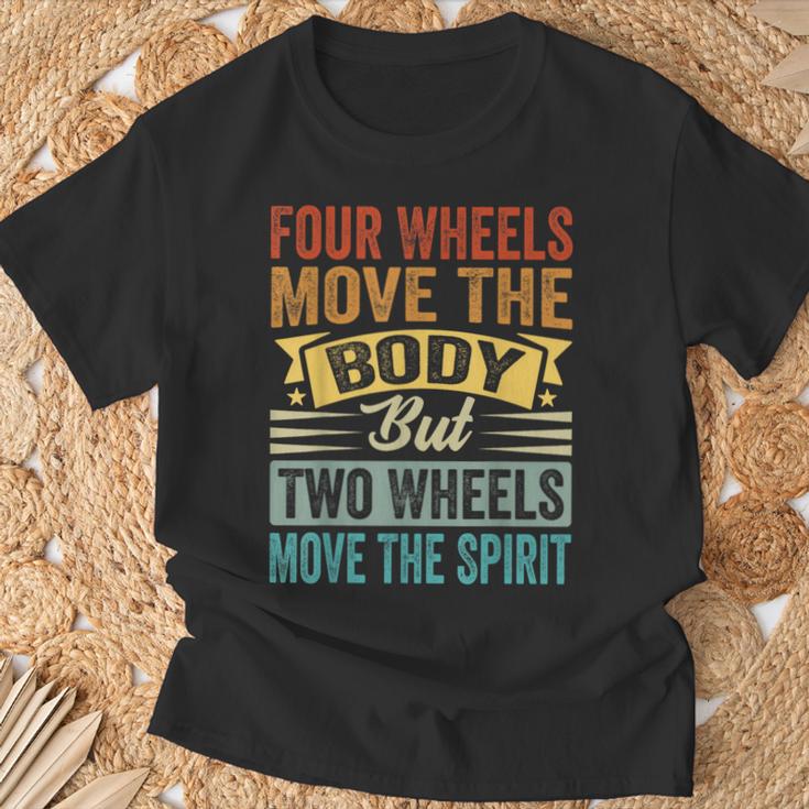 Four Wheels Move The Body But Two Wheels Move Thepirit Tシャツ 高齢者への贈り物