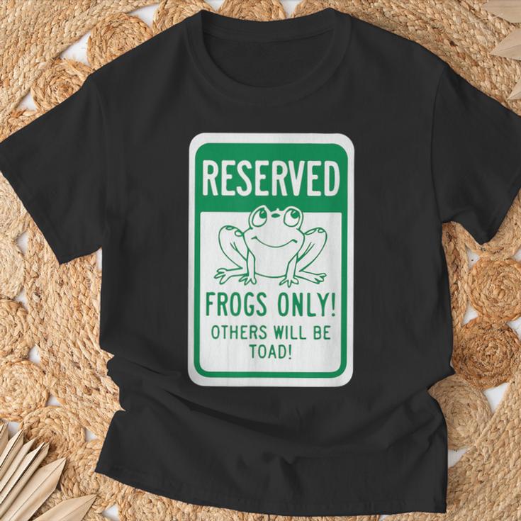 Frogs OnlyOthers Will Be Toad- Frog Pun Tシャツ 高齢者への贈り物