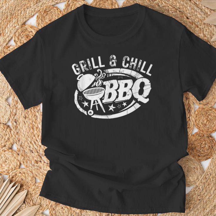 Grill And Chill おもしろbbqバーベキューシェフ 肉料理人 Tシャツ 高齢者への贈り物