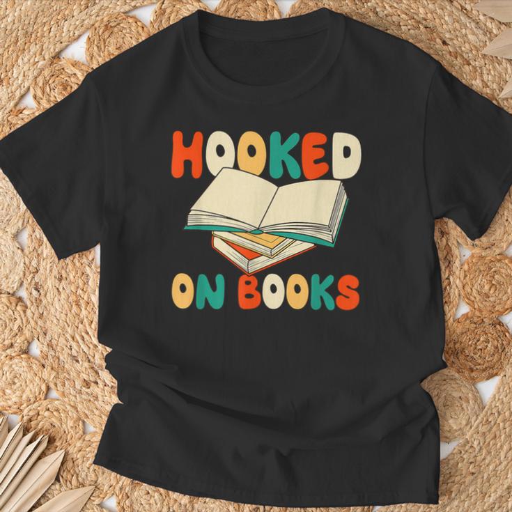 Hooked On Books Retro Reader T-Shirt Gifts for Old Men