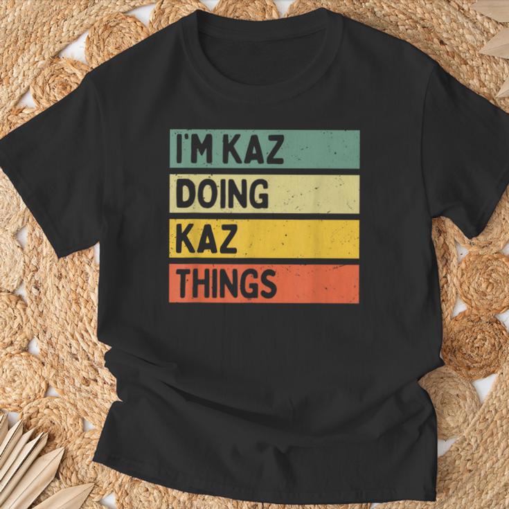 I'm Kaz Doing Kaz Things 面白い名言 Tシャツ 高齢者への贈り物