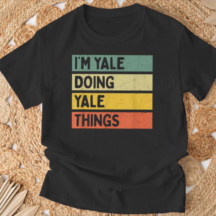 I'm Yale Doing Yale Things 面白い名言 Tシャツ 高齢者への贈り物