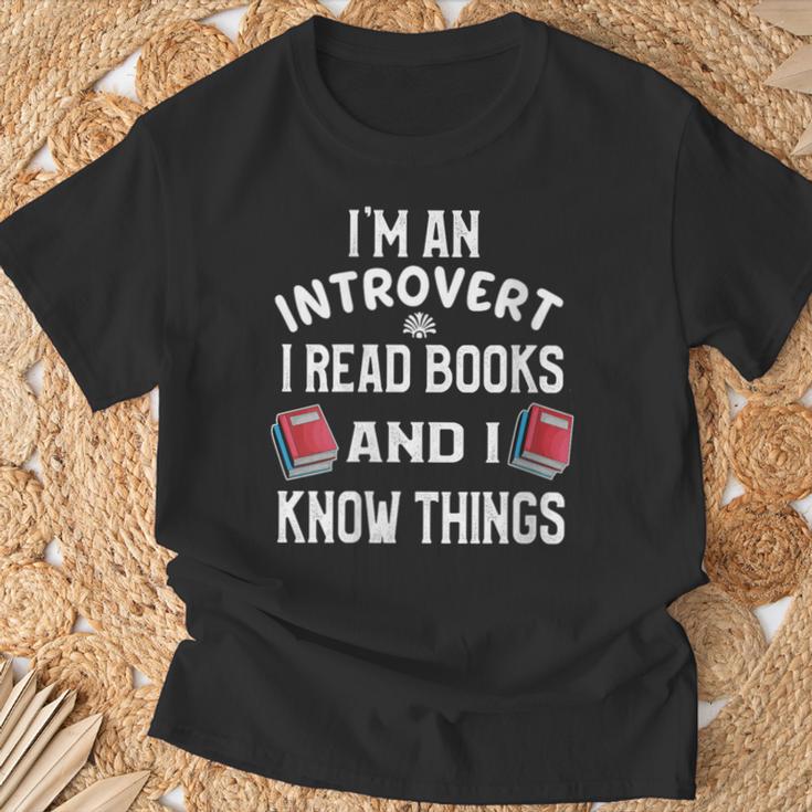 I'm An Introvert I Read Books And I Know Things Apparel T-Shirt Gifts for Old Men