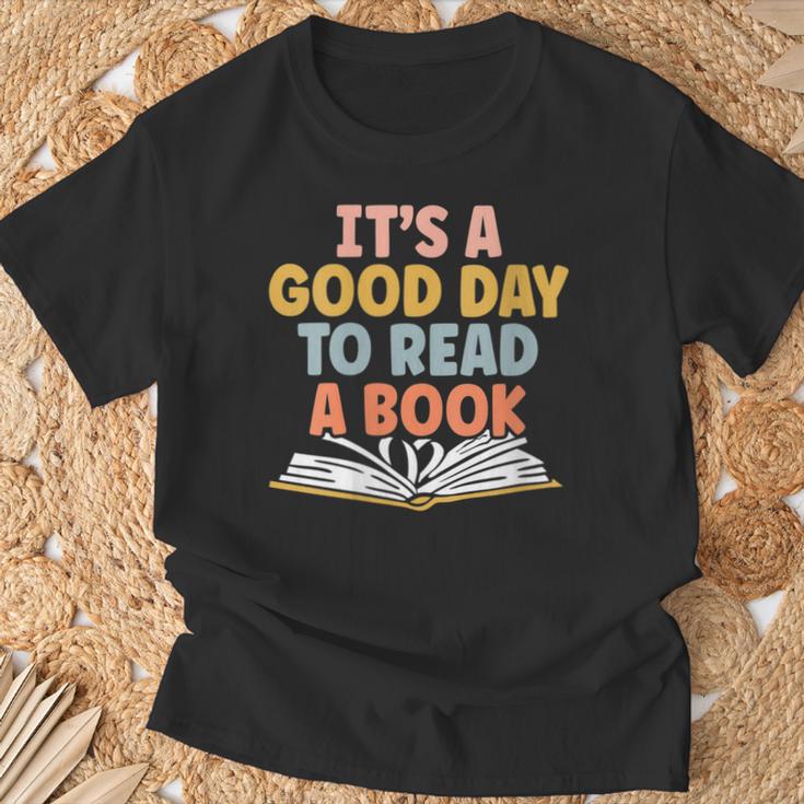 Ist A Good Day To Read A Book For a Bookworm Book Lovers T-Shirt Gifts for Old Men