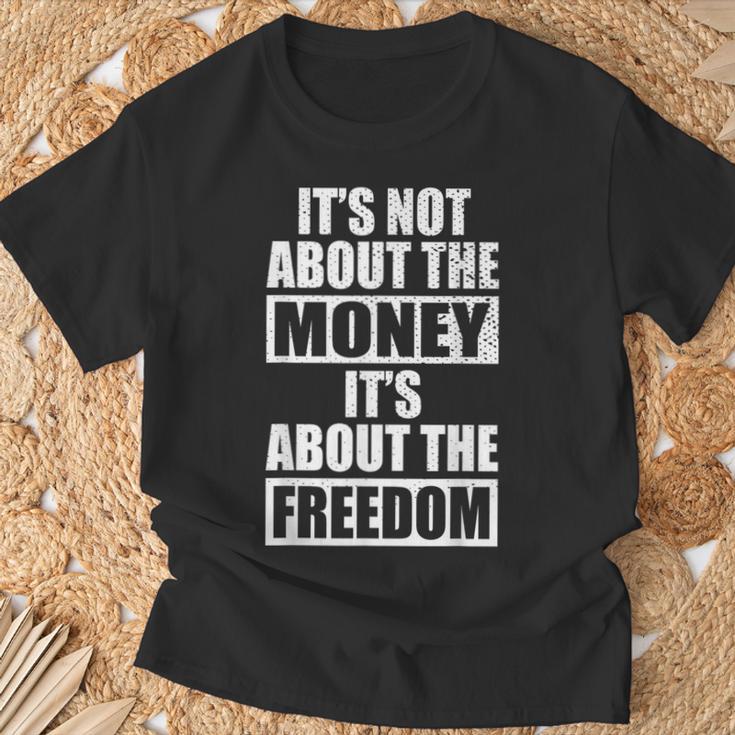 It's Not About Money It's About Freedom お金ではなく、自由を手に入れるために Tシャツ 高齢者への贈り物