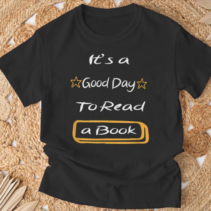 It’s a Good Day To Read a Book T-Shirt Gifts for Old Men