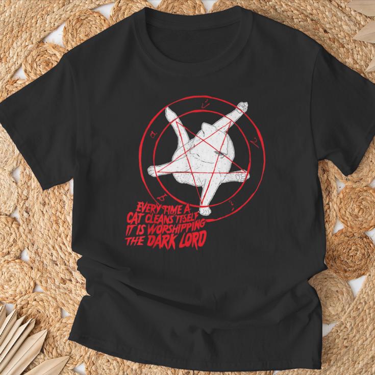Jedes Mal Wenn Eine Katzeich Reinigterehrt Den Dunklen Herrn T-Shirt Geschenke für alte Männer