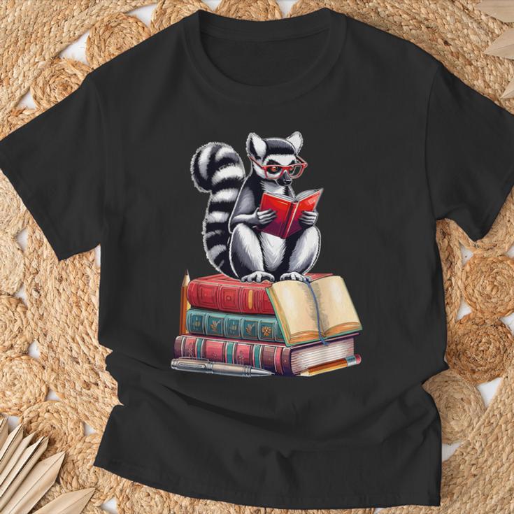 Lemur Reading Books Matching Bookworm Readers Librarian T-Shirt Gifts for Old Men