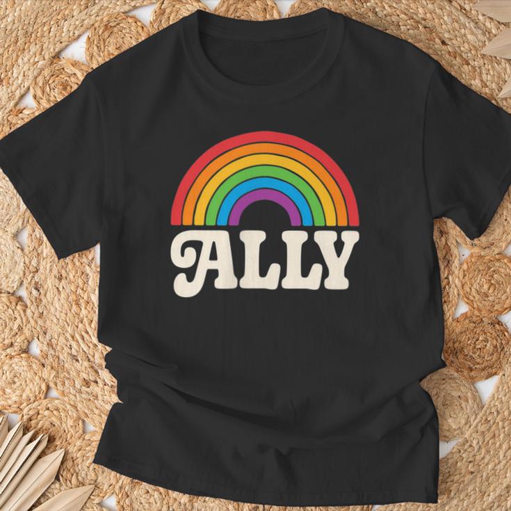 Lgbtq Ally Pocket Retrointage Gay Pride Lgbt Rainbow Flag Tシャツ 高齢者への贈り物