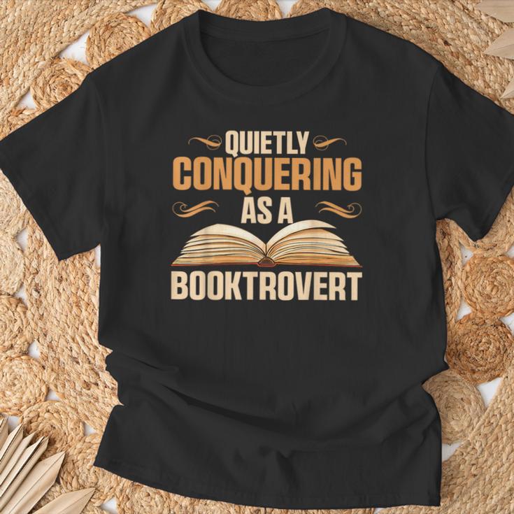 Librarian Book Reader Booktrovert Reading T-Shirt Gifts for Old Men
