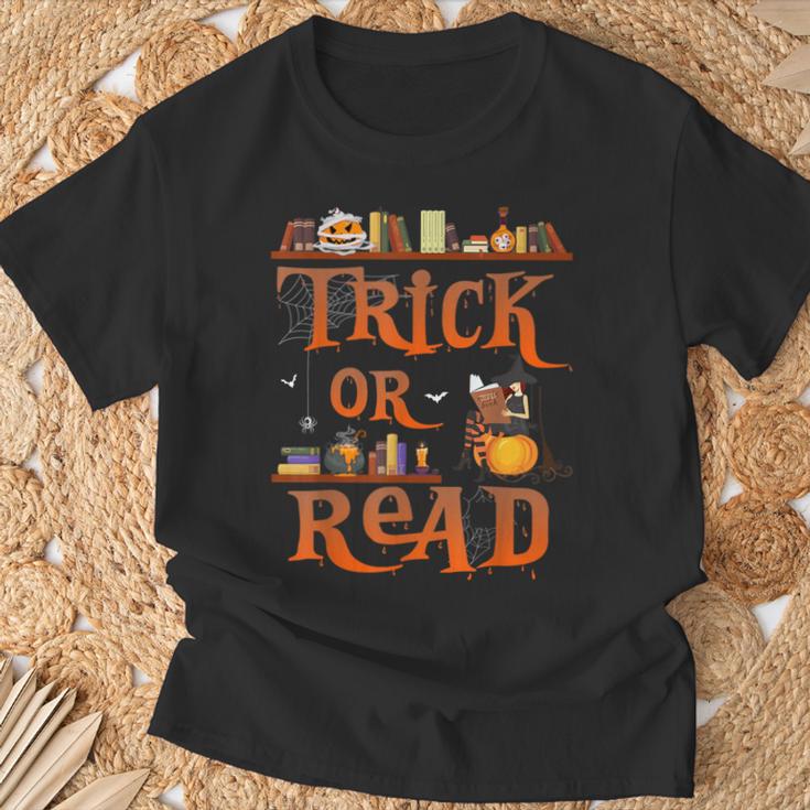 Librarian Trick Or Read Library Event Halloween Book Lovers T-Shirt Gifts for Old Men