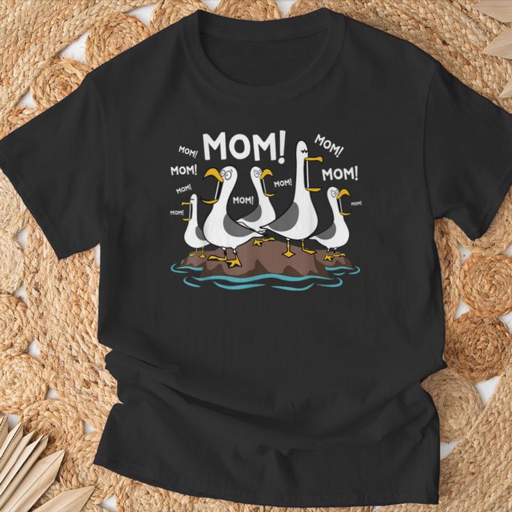 Mom Seagull Mama Seagulls Humor T-Shirt Gifts for Old Men