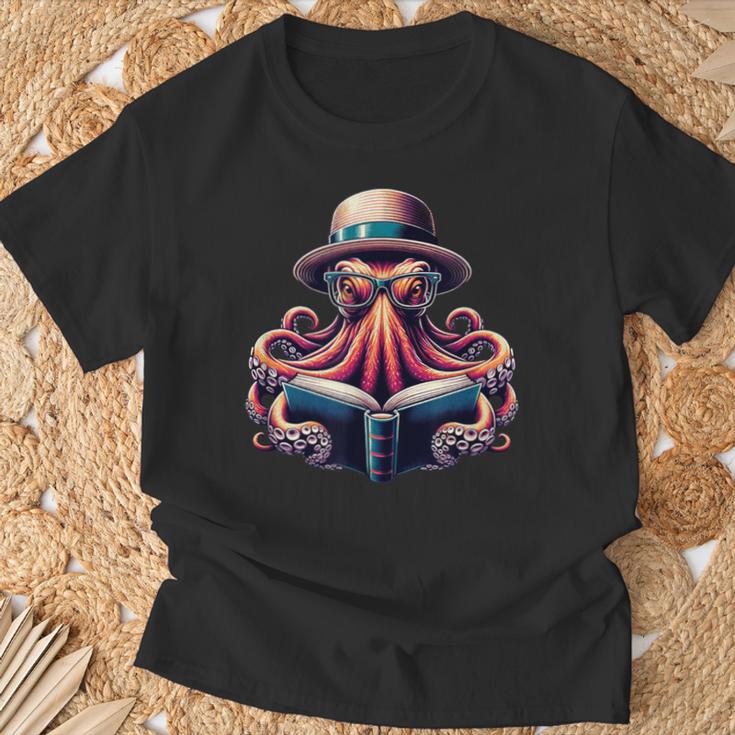 Octopus Reading Book Kraken Bookworm T-Shirt Gifts for Old Men