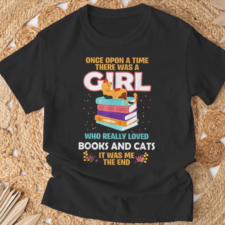 Once Upon A Time There Was A Girl Who Loves Books And Cats T-Shirt Gifts for Old Men