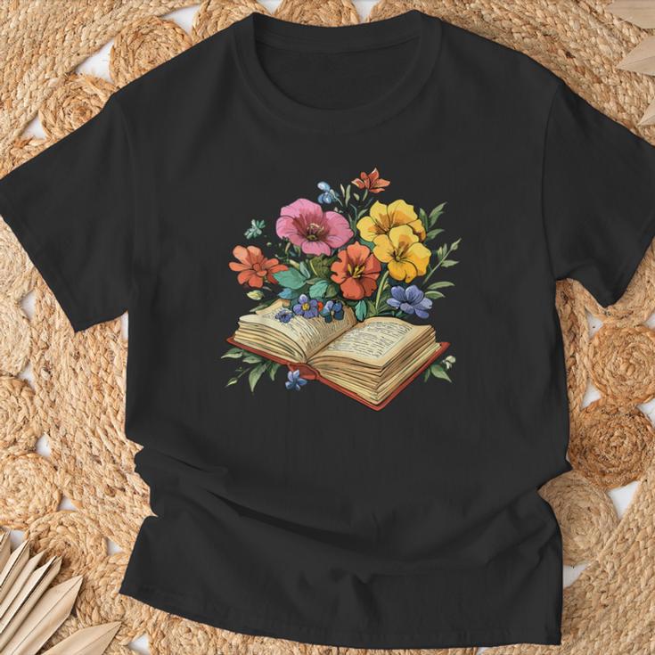 Open Book With Wildflowers Vintage Botanical Reading T-Shirt Gifts for Old Men