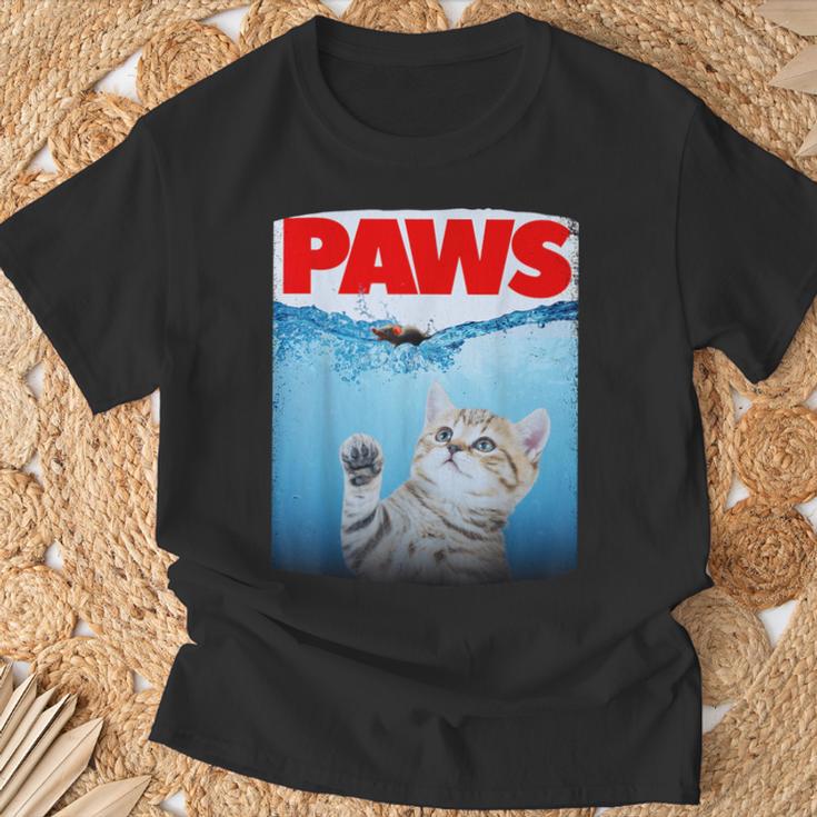 Paws Parody Cat Chasing A Cutecared Mouse Cat Lover Tシャツ 高齢者への贈り物