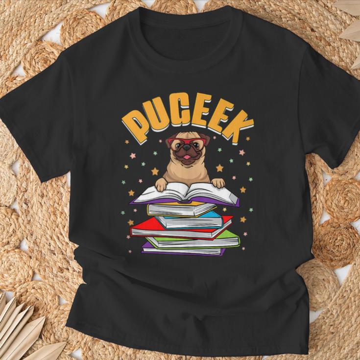 Pug Lovers Who Love To Read PUGEEK Pug With Books T-Shirt Gifts for Old Men