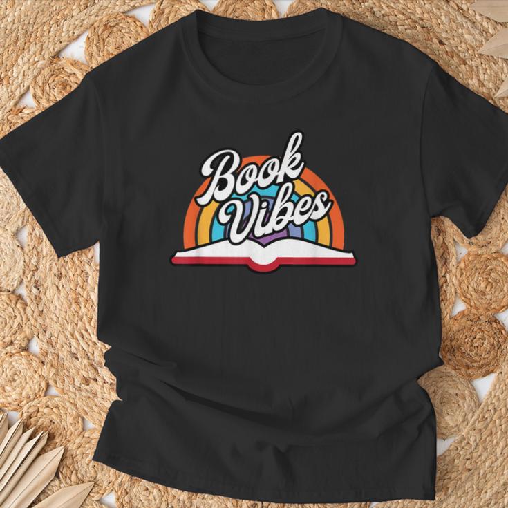 Rainbow Book Vibes Vintage Retro Book Lover & Reading T-Shirt Gifts for Old Men