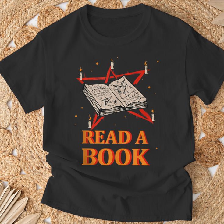 Read a Book Pentagram Satan Occult Goth Satanic T-Shirt Gifts for Old Men