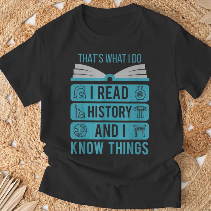I Read History And Know Things Cute Book Lovers T-Shirt Gifts for Old Men