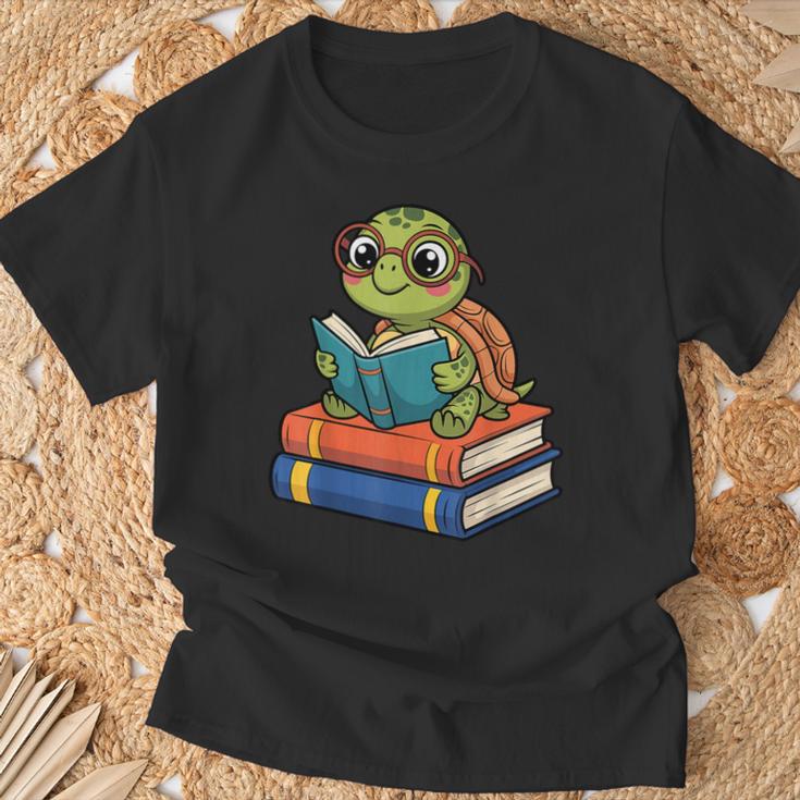 Reading Turtle Bookworm Cute Turtle With Glasses Books T-Shirt Gifts for Old Men