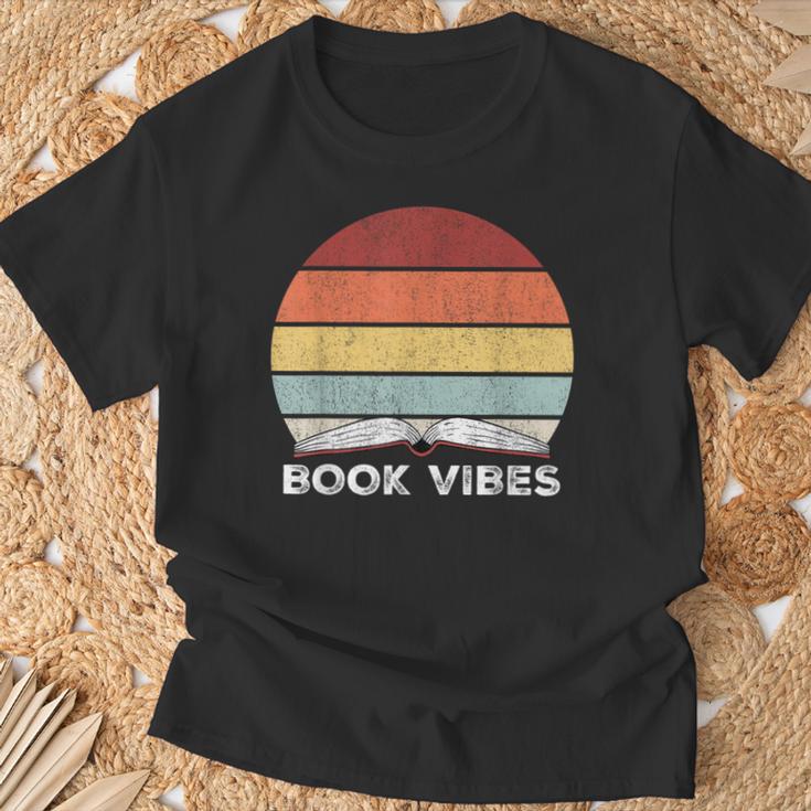 Retro Book Vibes Rainbow For Reading Lovers Vintage T-Shirt Gifts for Old Men