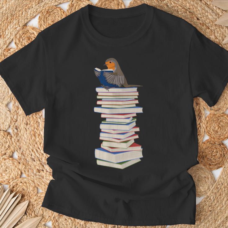 Robin Bird Reads Books Garden Backyard Birds T-Shirt Gifts for Old Men