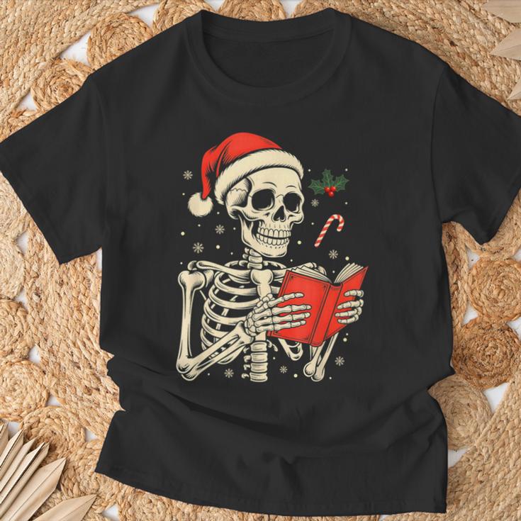 Skeleton Reading Book Christmas Teacher Librarian Book Lover T-Shirt Gifts for Old Men